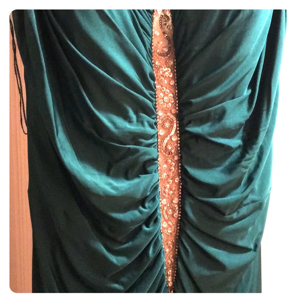 🚨SPRING CLEANING SALE 🚨deep emerald green prom